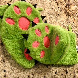 OVEN MITTS . So fun and cute and they really are oven mitts inside. Typical Sz